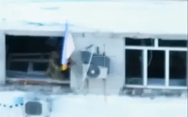 Бої за Покровськ: український прапор повернули на будівлю міськради (відео)