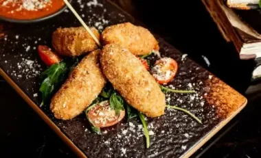 Забудьте про сухарі: 5 неочікуваних способів запанірувати котлети, щоб усі просили добавку