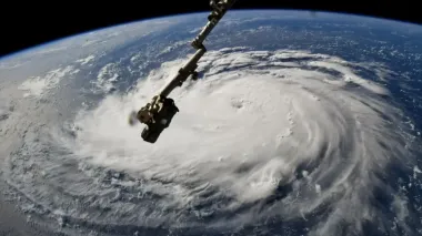 Ураганы с женскими именами: как и кто дает штормам названия