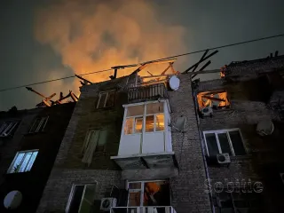 ВС РФ атаковали Каменское: в городе прогремело 10 взрывов, "Шахед" попал в многоэтажку (фото)