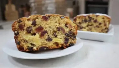 Фруктовий кекс з вишнею та ананасом: те, що треба для довгих осінніх та зимових вечорів, рецепт