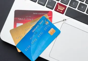 Такие переводы банк не замечает: эксперт посоветовал, как обойти блокировку карт