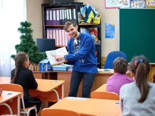 Украинские педагоги получат по 1500 гривен от государства на обучение: что известно