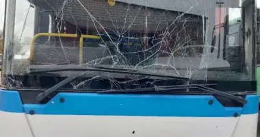 В Херсоне российский дрон атаковал маршрутку: ранены три человека, среди них ребенок