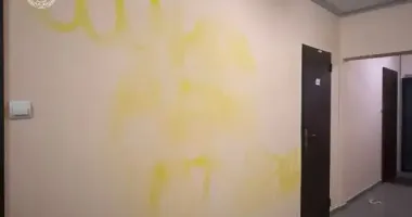 В Киеве мужчина облил кровью двери бывшей девушки: фото и видео ужасного преступления