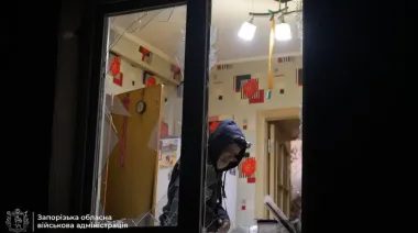 В результате атаки россиян в Запорожье повылетали окна в домах и детсаду – ОВА