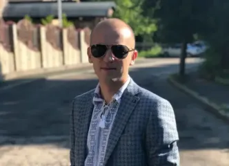 В. о. начальника Рівненської митниці Ярослав Скоромний проживає у квартирі матері та орендує люксовий Mercedes