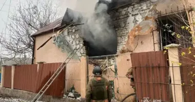 В Никополе вражеский дрон попал в дом: двое пострадавших