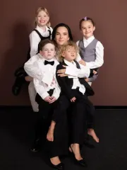 Жена Мирошниченко рассекретила, как их дети зарабатывают собственные средства и на что тратят