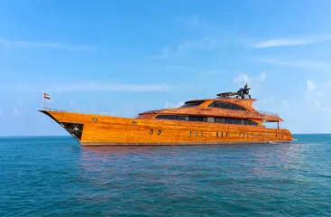 Кинотеатр на борту и роскошные каюты: чем уникальна самая большая деревянная яхта в мире (фото)