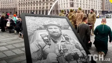 На Майдані попрощалися з військовим Святненком, який загинув під час нагородження