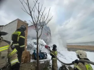 В РФ вертолет рухнул на жилой дом: много пострадавших  (видео)