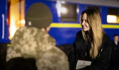 Пограничники сделали сюрприз Анджелине Джоли: звезда получила особый знак (фото)