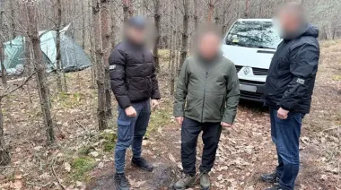 Столичному поліцейському, який з "мішком" доларів переховувався в лісі, оголосили підозру