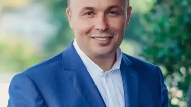 Заместитель главы Черновицкой ОГА Греба ездит на Lexus за 2,6 млн и хранит 170 тысяч долларов наличными при скромной зарплате