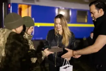 Джоли, ТЦК и "визит в туалет": как тайная поездка звезды в Херсон превратилась в скандал