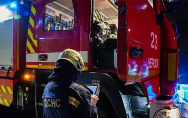 У Дніпрі дрон влучив у багатоповерхівку: зруйновано квартири, є постраждалі