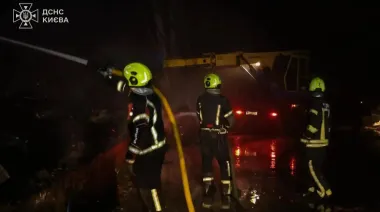 На Печерську в Києві – пожежа через ворожу атаку