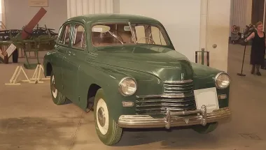 Легенда на колесах: в Украине продали редкий ГАЗ-20А "Победа" сталинской эпохи