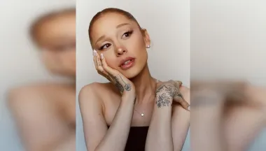 Ариана Гранде показала 40 новых "тюремных" татуировок на премьере в Париже (фото)