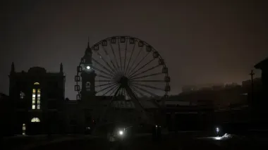 ДТЭК снова обновил графики отключений: кто будет сидеть без света 7 часов подряд