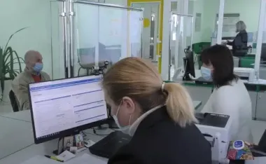 Головне за 8 листопада: біженцям обмежують допомогу, ПФУ зупиняє виплати, а 11 числа відбудеться та сама подія