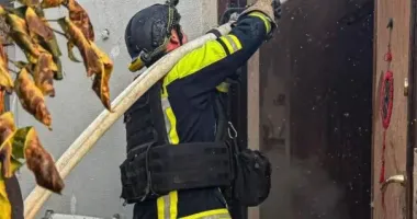 У Херсоні через обстріл загорівся приватний будинок – ДСНС оприлюднила фото