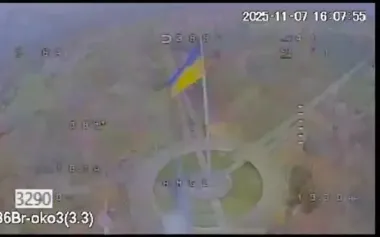 Clumsy occupier lost drone while trying to hit Ukrainian flag in Kramatorsk. VIDEO
