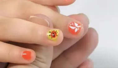 Гель-лак не раніше 14, нарощення - ще пізніше: з якого віку дитині можна робити манікюр