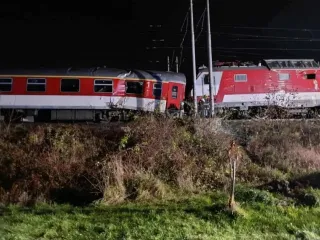 Десятки пострадавших: в Словакии столкнулись два пассажирских поезда, в которых находились около 800 человек (фото)