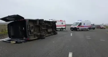В Сумской области в результате ДТП перевернулась маршрутка: есть пострадавшие