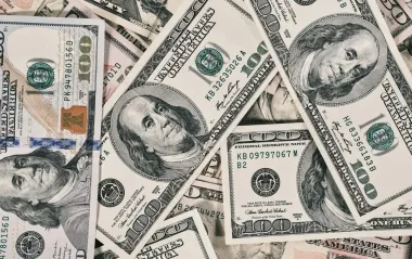 Долар йде вгору, а євро дешевшає: які курси в обмінниках