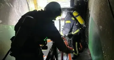У Києві сталася пожежа у п'ятиповерхівці: рятувальники запобігли трагедії