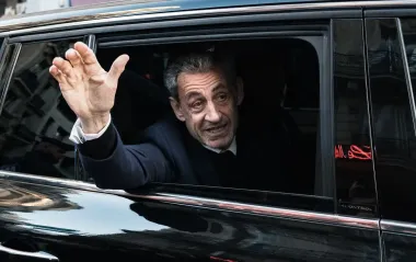 Саркози могут досрочно освободить из тюрьмы: суд рассматривает ходатайство