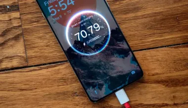 Быстрая зарядка убивает батарею? Тест 40 смартфонов дал четкий ответ (видео)