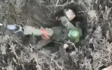 Russian assault soldier tried to kick away Ukrainian FPV drone and was killed. VIDEO