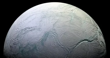 У спутника Сатурна есть пригодный для существования внеземной жизни океан, считают ученые