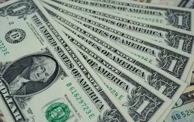 НБУ снова ослабил доллар