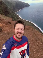 Женя Галич выехал за границу и похвастался отдыхом в сказочном месте Португалии