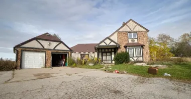 Заброшенный особняк в стиле Тюдоров скрывает невероятную тайну (видео)