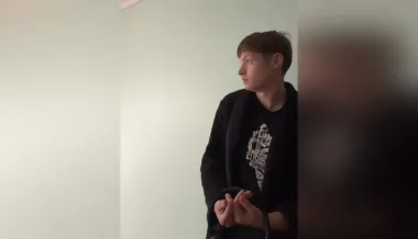 Парень разрывает сеть пародией на Анджелину Джоли в ТЦК (видео)