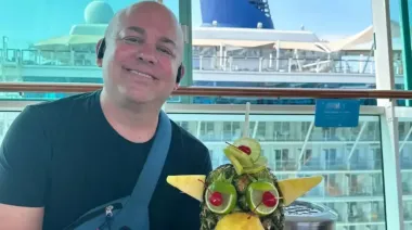 Мужчина доказал, что жить на круизном лайнере дешевле, чем снимать квартиру (фото)