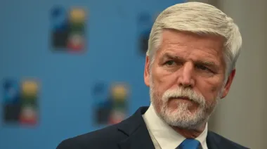 Президент Чехії не підтримує зняття українських прапорів на установах