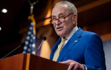 Демократы в США угрожают своему лидеру отставкой из-за голосования по шатдауну