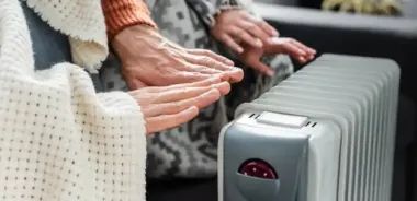 "Свитер не спасет": украинцам советуют готовиться к зиме без отопления, что делать, если ТЭЦ остановятся