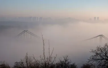 Туман с видимостью до 200-300 метров: ГСЧС обратились к жителям Киева и области