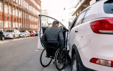 Некоторые ветераны смогут получить до 70 тысяч за переоборудование авто: когда и куда обращаться