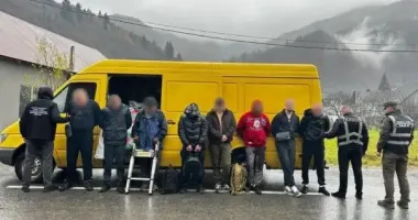 На Закарпатье пограничники разоблачили злоумышленников, которые за $30 тысяч пытались переправить мужчин за границу