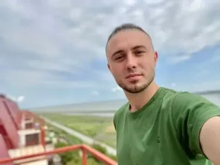 Тарас Тополя напугал видом разбитого жилья после российского удара полгода назад