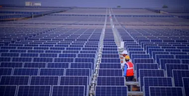 Конец эпохи дешевых солнечных панелей и аккумуляторов: Китай взвинчивает цены для всего мира